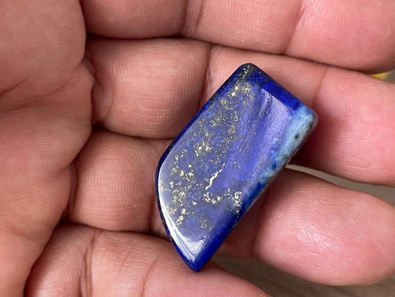 Drilled lapis lazuli pendant – usable on both sides, deep blue natural stone with character