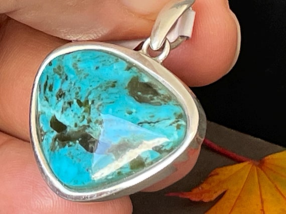 Real turquoise pendant in silver (925) sterling