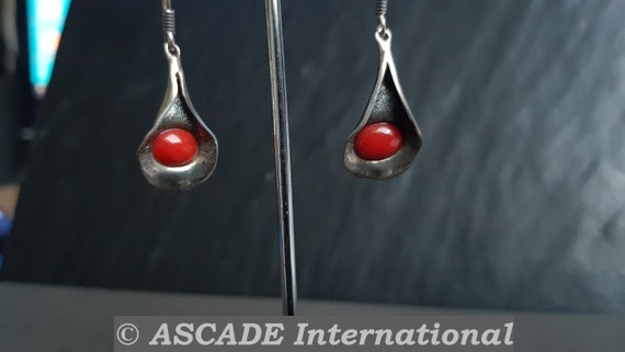 Very beautiful coral earrings in silver ( 925 ) sterling encased