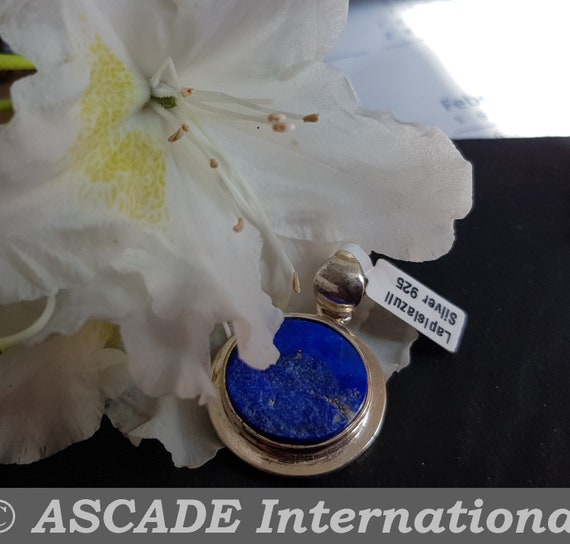 Lapis lazuli pendant with silver