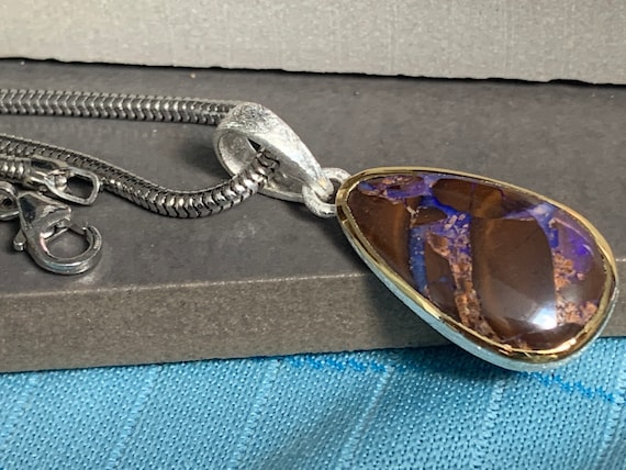 Boulder Opal (Australia) pendant with silver and gold-plated edge