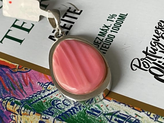 Handcrafted Kingshell (shell) pendant from the Caribbean, set in 925 sterling silver – each piece a unique treasure of the sea.