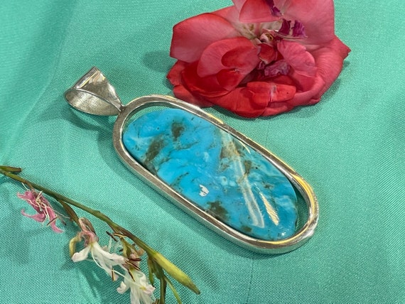 Real turquoise pendant in silver (925) sterling
