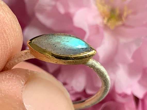 Very fine labradorite ring in sterling silver 925 sterling with gold-plated edge (5 microns)