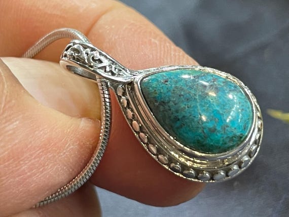 Unique chrysocolla pendant in sterling silver | Rare color combination | Handmade | Origin: Arizona & Ural | Elegant design