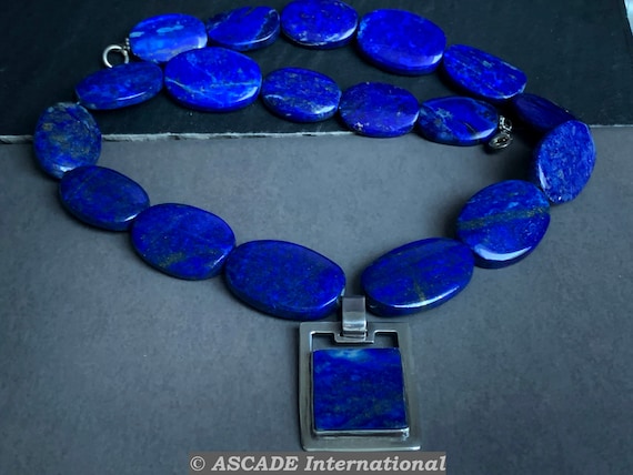Exceptional lapis lazuli necklace with silver pendant