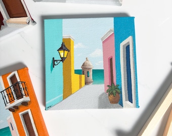 Mini cuadro del Viejo San Juan / Obra de arte original en acrílico, lienzo de 4x4 (opción de mini caballete con marco dorado/negro)