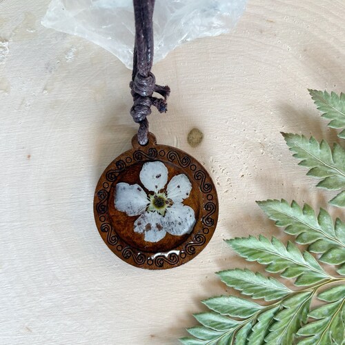Floral Hemp Necklace, Pressed Flower, shops Necklace, Botanical Resin Jewelry, Hemp Necklace, Pressed Daisy, Gifts for Her, Pressed Hydrangeas