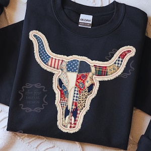 Patchwork campestre PNG 4 de julio, diseño de camiseta de calavera de vaca, camiseta de sublimación del oeste americano PNG, descarga digital patriótica de EE. UU., edredón de retazos
