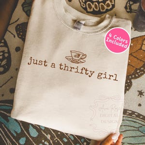 Grappig Thrifting Shirt PNG SVG, Vintage Thrift Png, Trendy Quote Design, Minimal Esthetic Png, Girly Retro Shirt Png Sublimatie Design DTF afbeelding 1