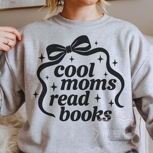Trendy Retro Mom PNG, Book Lover Mom SVG, Girly Mama PNG, Preppy Mom Shirt Design, Bookish Mom Life Svg, Vintage Bow Womens Shirt Sublimation, Everyday Digital Png, Popular Quote Png, Trending Womens Sublimation, Bookworm Tshirt Design