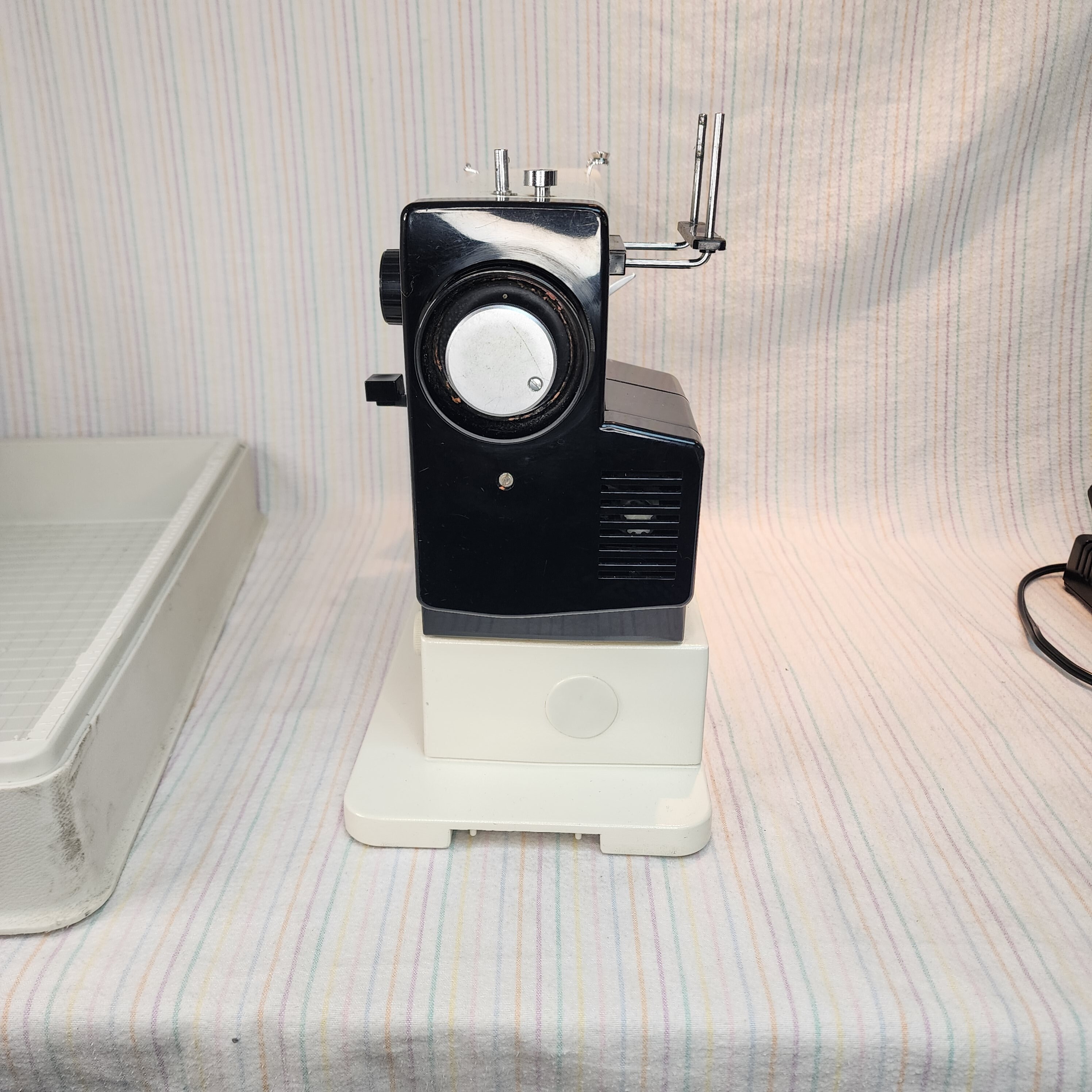 Vintage Working Pfaff 213 Sewing Machine W/ Pedal Power Cord Handled Travel Case Made in Germany