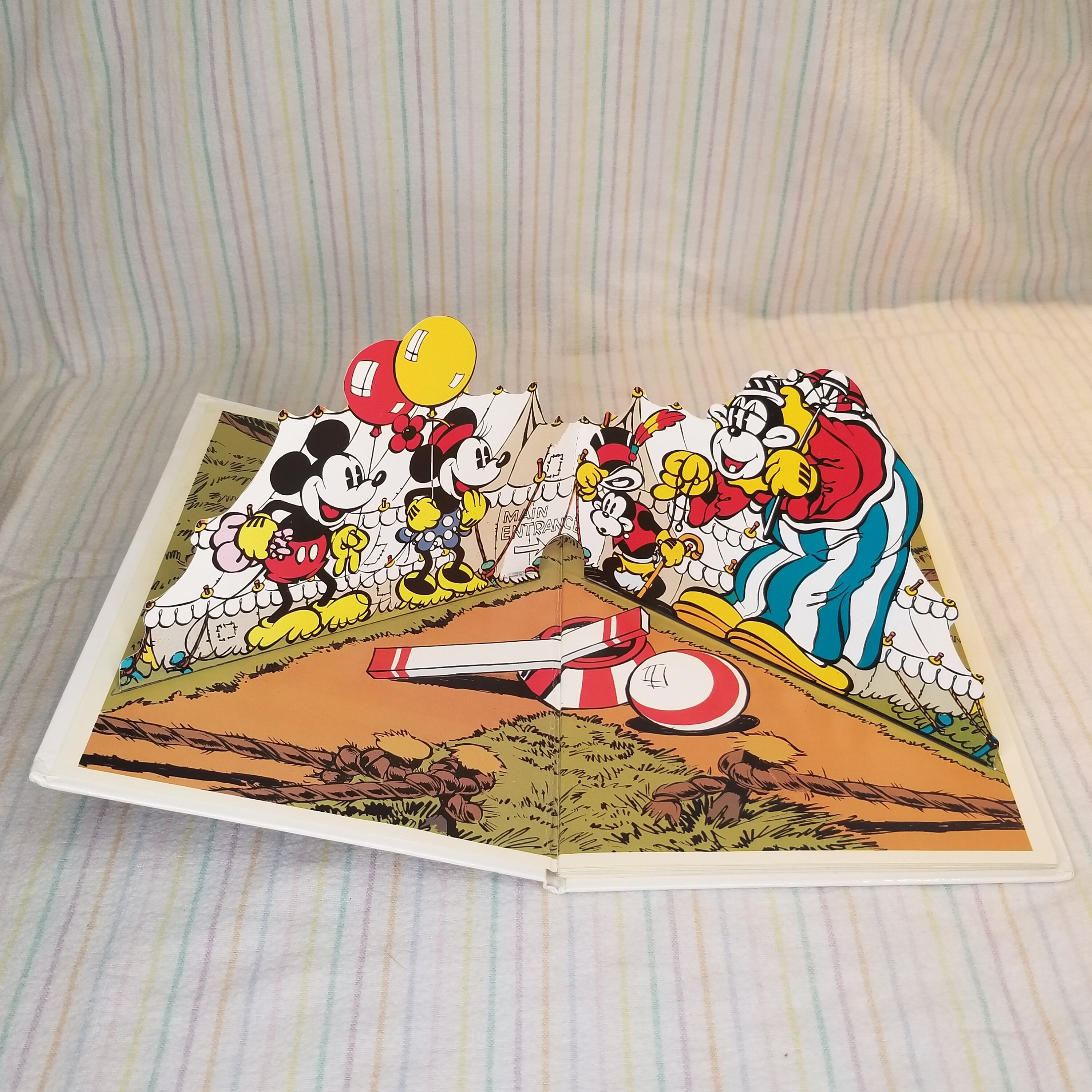 希少 MICKEY'S POP-UP BOOK OF MICKEY'S Pop-up Book of SHAPES, 1985, First Printing, Mickey