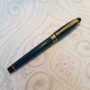 Aurora Italy Green Black Fountain Pen Gold Trim Nib
