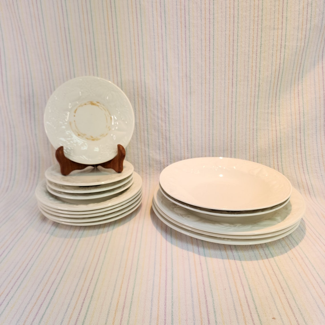 Vintage 1995 fruit De Blanc by Tabletops Unlimited 14pc Dishes Plates