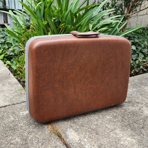 Vintage 1970s 1980s Samsonite Silhouette Brown Hardside Luggage Carryon Hard Suitcase Medium Size Movie TV Photoshoot Prop Set Décor