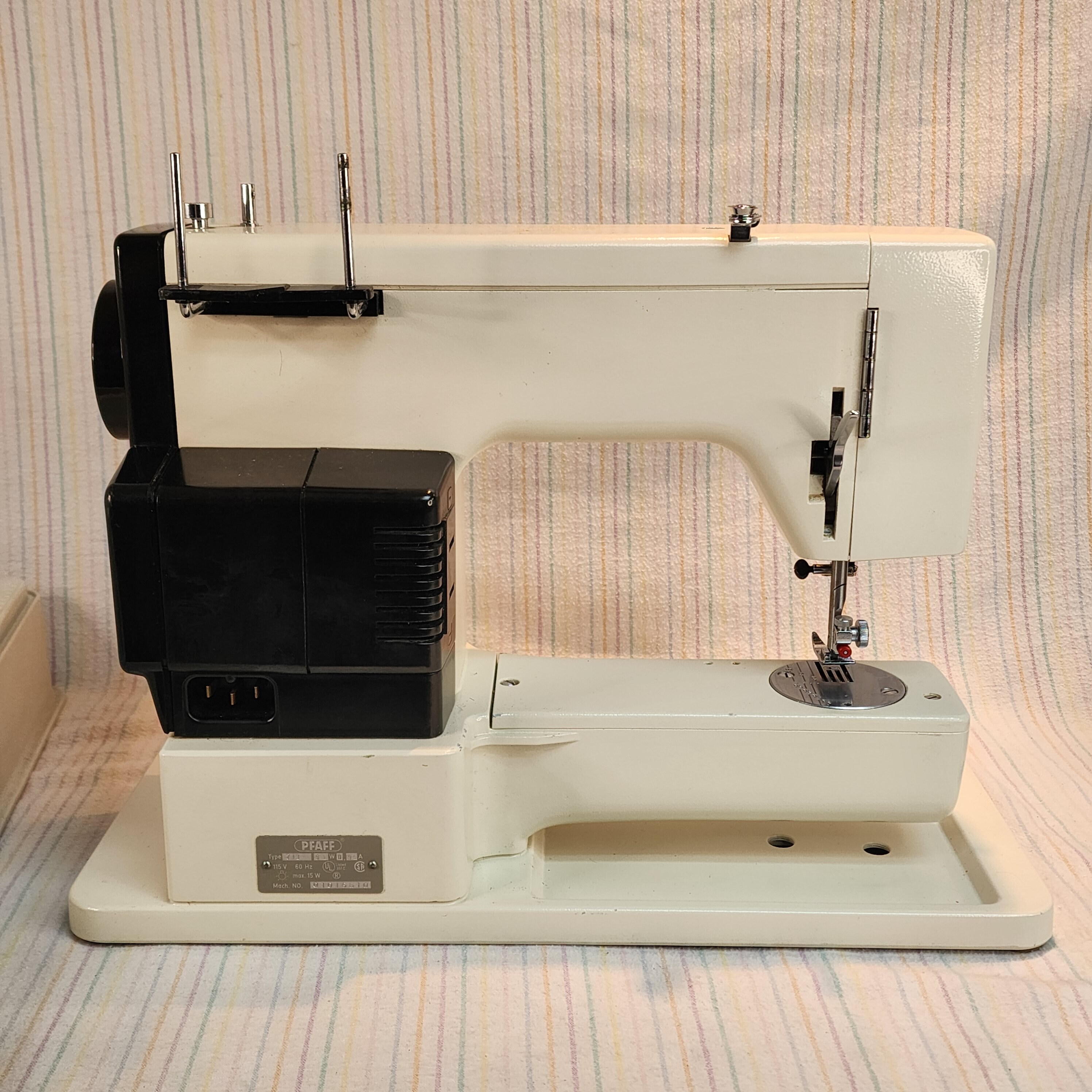 Vintage Working Pfaff 213 Sewing Machine W/ Pedal Power Cord Handled Travel Case Made in Germany