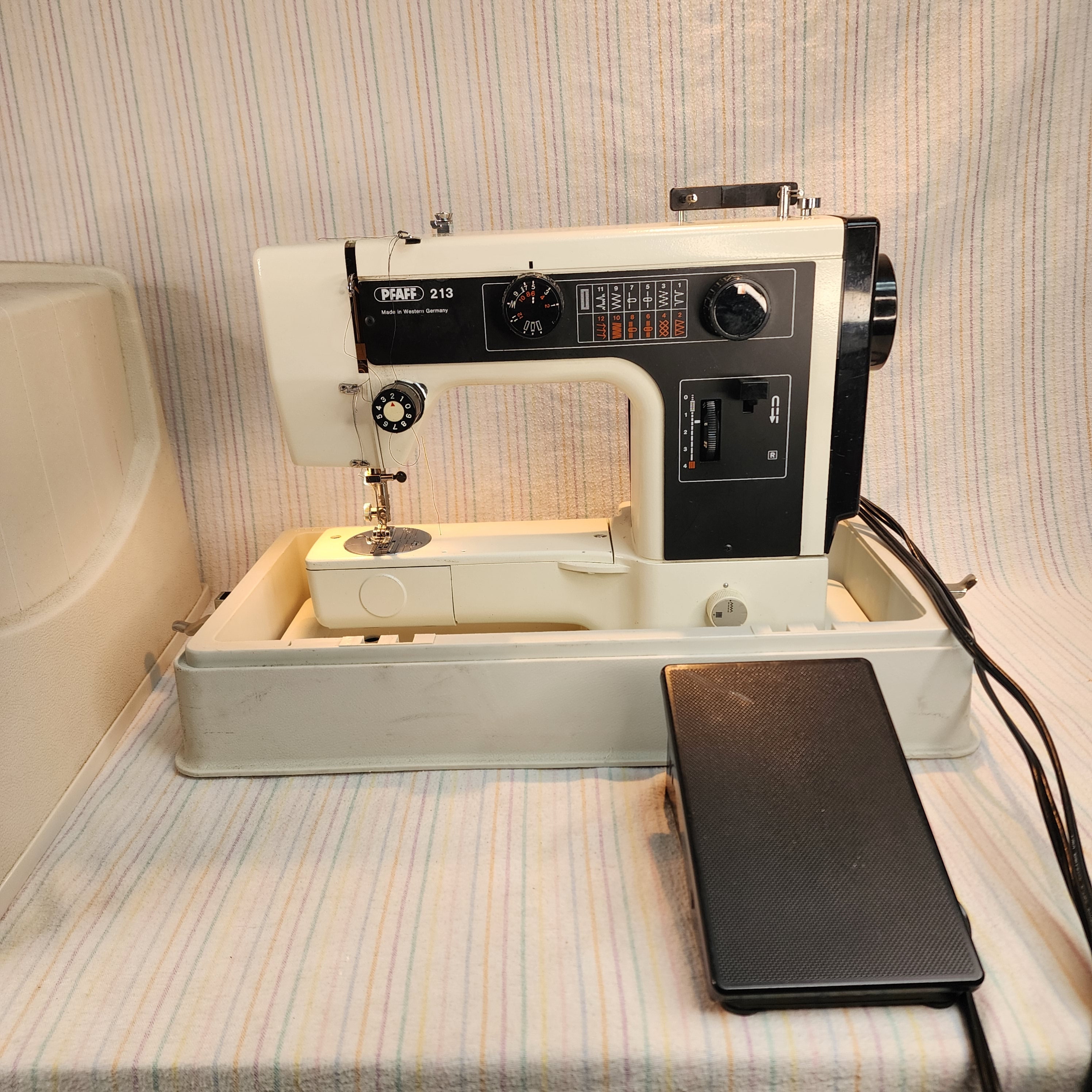 Pfaff 6 machine a coudre sewing machine FOR PARTS/ PIECES