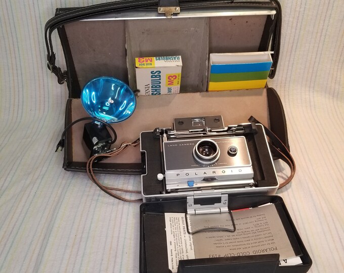 Appareil photo automatique 100 Land des années 1960 Polaroid avec étui