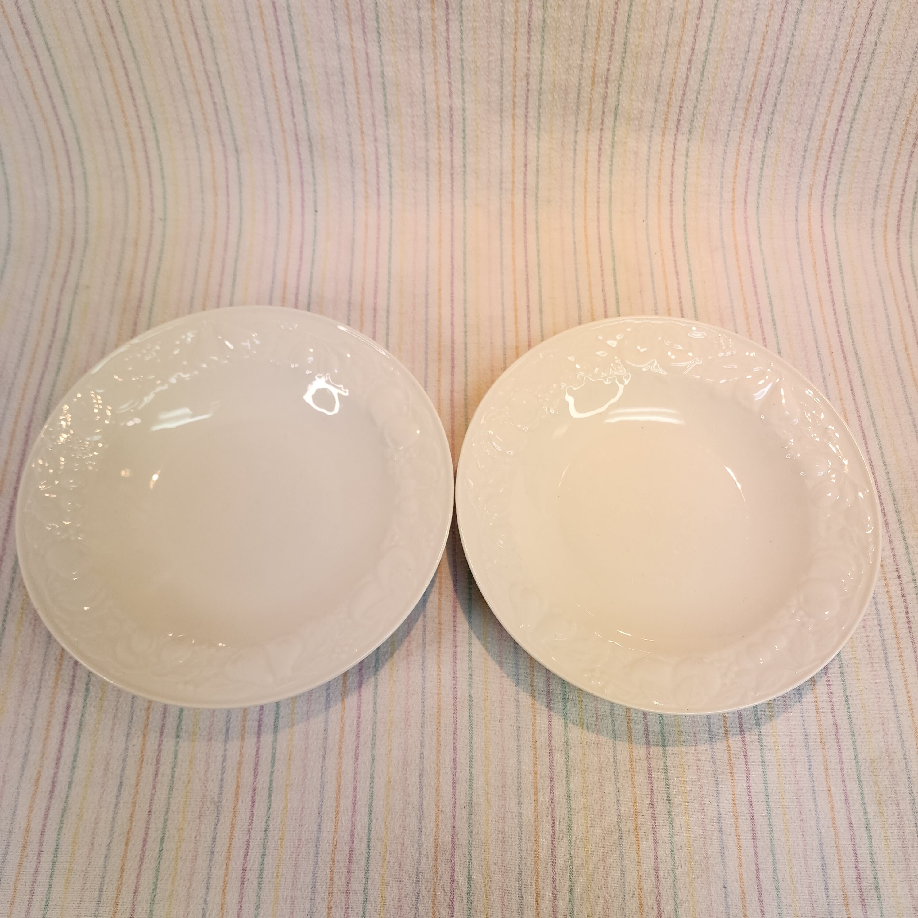 Vintage 1995 fruit De Blanc by Tabletops Unlimited 14pc Dishes Plates