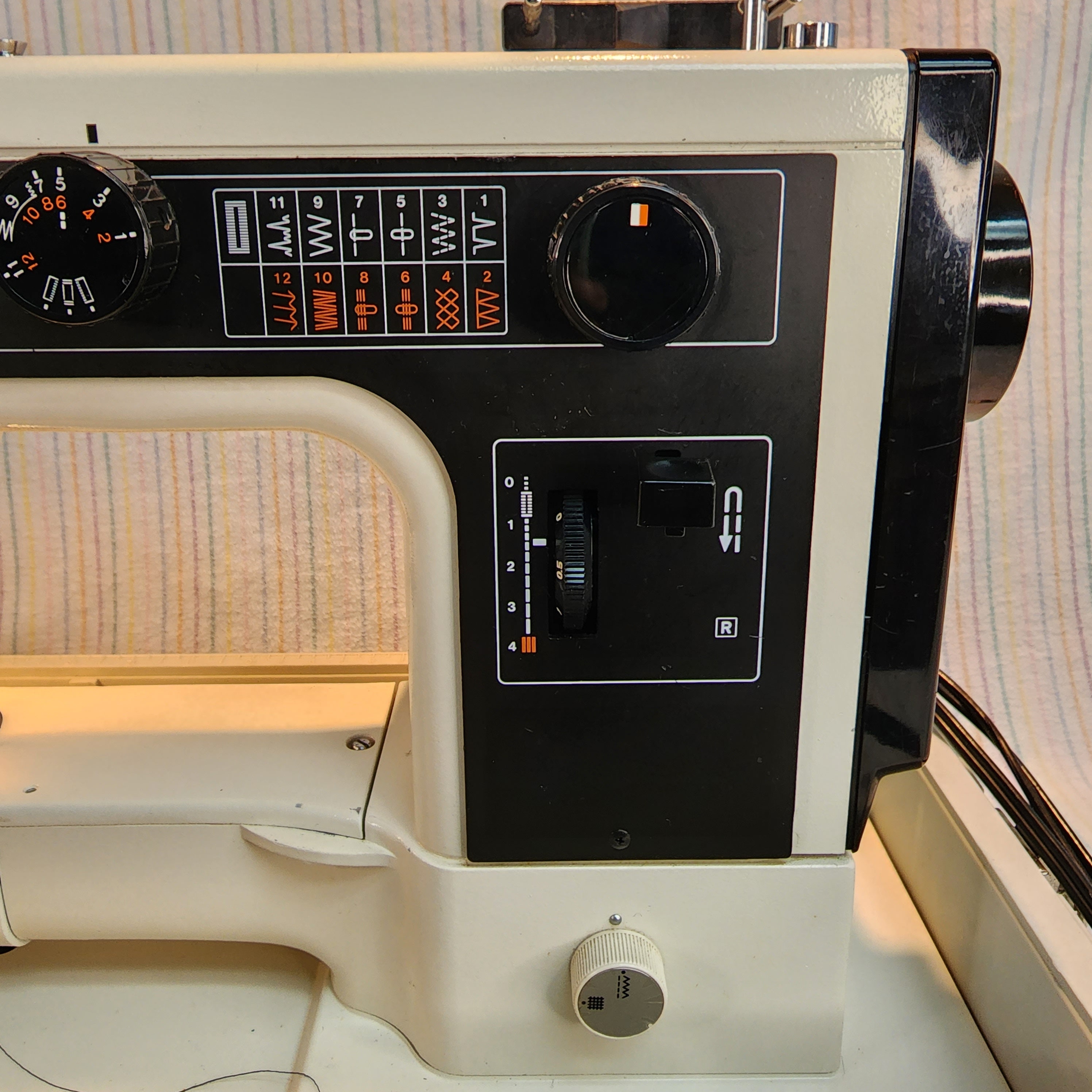 Vintage Working Pfaff 213 Sewing Machine W/ Pedal Power Cord Handled Travel Case Made in Germany