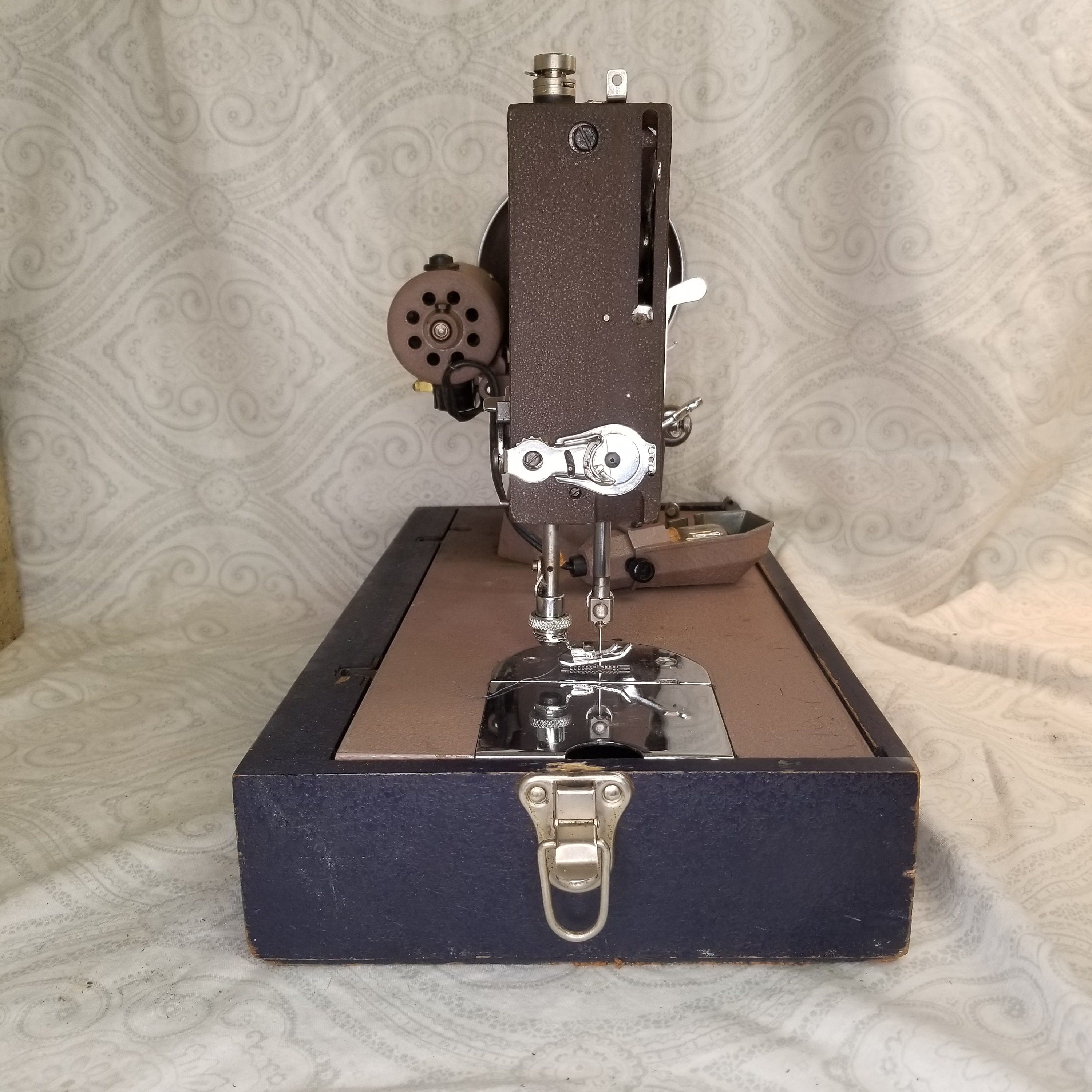1940s Sears Roebuck & Co. Kenmore Portable Sewing Machine 117.720