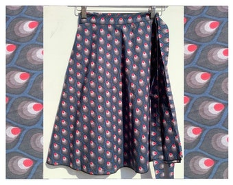 Jupe portefeuille courte bohème : fabriquée à la main avec un imprimé paon en coton. Jupe de vacances/Festival d'été. Taille libre. Taille UK 6-14. Poussin hippie.