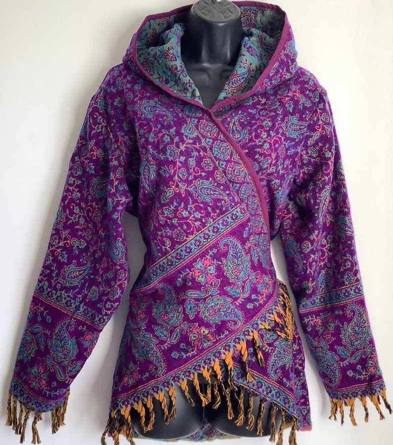 Handgefertigter Paisley-Kapuzen-Crossover-Wickel/Jacke/Cardigan. Boho. Hippie. Festivalmode. Pixie. X/S 68, S/M 1012 und L/XL 1214 UK Pink/Mauve/Purple