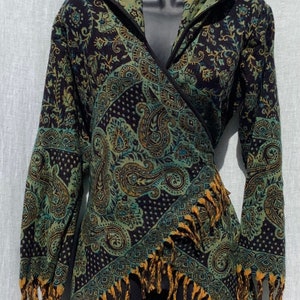 Handgefertigter Paisley-Kapuzen-Crossover-Wickel/Jacke/Cardigan. Boho. Hippie. Festivalmode. Pixie. X/S 68, S/M 1012 und L/XL 1214 UK Black Turquoise