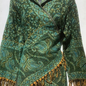 Handgefertigter Paisley-Kapuzen-Crossover-Wickel/Jacke/Cardigan. Boho. Hippie. Festivalmode. Pixie. X/S 68, S/M 1012 und L/XL 1214 UK Green with Turquoise