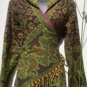 Handgefertigter Paisley-Kapuzen-Crossover-Wickel/Jacke/Cardigan. Boho. Hippie. Festivalmode. Pixie. X/S 68, S/M 1012 und L/XL 1214 UK NEW Aubergine Green