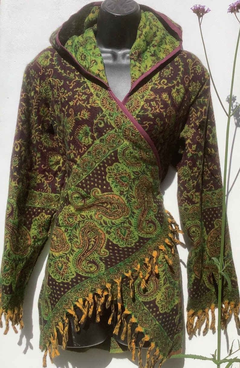 Handgefertigter Paisley-Kapuzen-Crossover-Wickel/Jacke/Cardigan. Boho. Hippie. Festivalmode. Pixie. X/S 68, S/M 1012 und L/XL 1214 UK NEW Aubergine Green