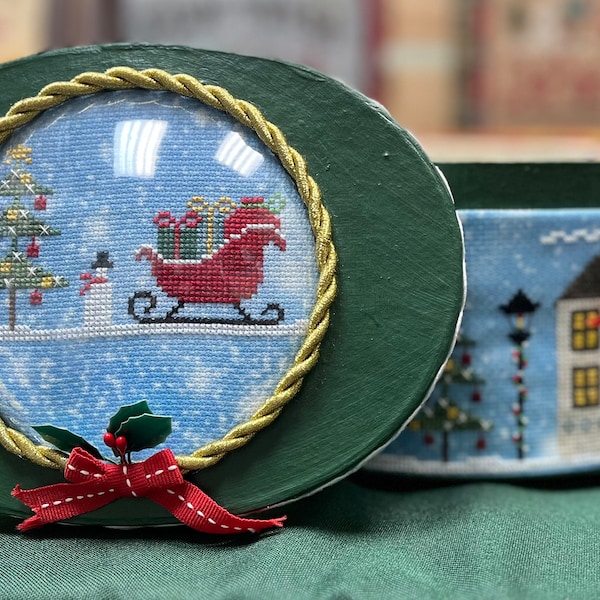 Winter In a Box~ Kruissteekpatroon door New York Dreamer Needleworks ~ Nieuwe kruissteekkaart, winter, Kerstmis, schaarhouder, sneeuwpop