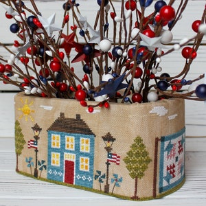 Nieuw! "Summer in a Box" -Kruissteekschema -patroon, bloemen, naaien, zomer, mei, liefde, 4 juli, vuurwerk,