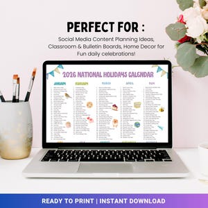 Puede incluir: Un port&aacute;til muestra un calendario de d&iacute;as festivos nacionales de 2026. La pantalla muestra una lista de festivos para cada mes, con ilustraciones coloridas. Tambi&eacute;n se ve el texto "PERFECT FOR" y "READY TO PRINT | INSTANT DOWNLOAD".