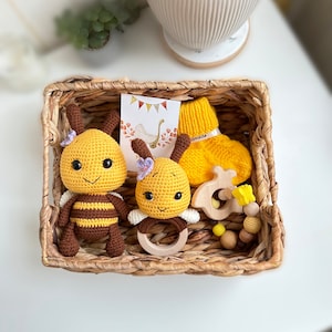 Crochet bee,Crochet rattle bee,Bumblebee for newborn,Pregnancy gift for new mom,First newborn rattle,Neutral newborn gift for pregnant