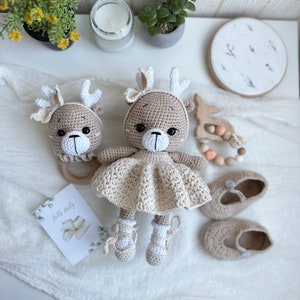Congratulations pregnancy gift ideas for pregnant mom box with crochet deer sets,New mom neutral gift for newborn with crochet deer rattle