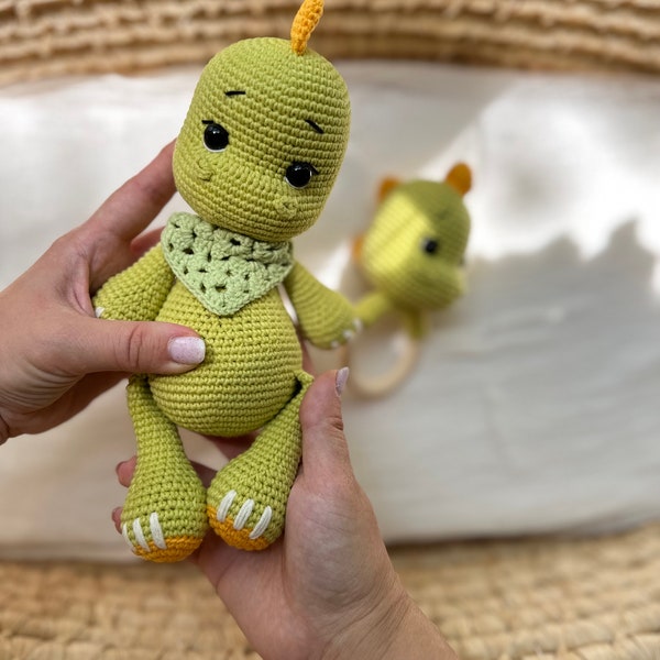 Crochet Dino baby rattle toy/Newborn dino gift/Neutral pregnancy gift/Crochet dinosaur toy/New baby gift box from aunt/Baby Shower gift