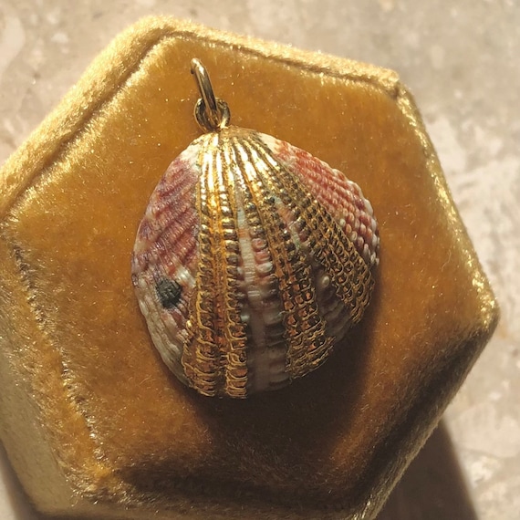 Large Gold Shell Gold Plated Sea Shell Ornate Vintage Necklace Pendant - Gem