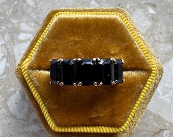 Banda apilable vintage de oro amarillo de 14 k con zafiro