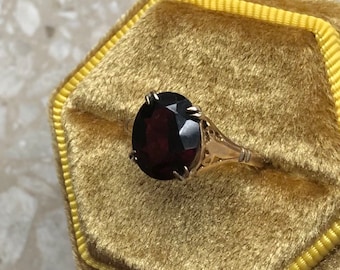 Oval Garnet Yellow Gold Vintage Victorian Ring