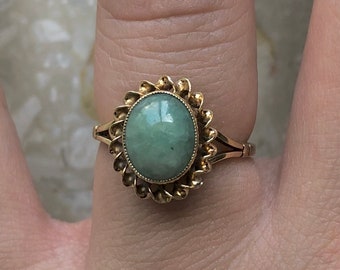 Jade Oval Yellow Gold Victorian Vintage Ring