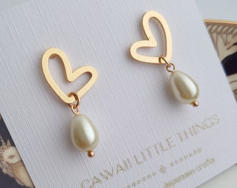 24k gold plated love heart pearl dangle earrings - Acrylic pearl / gift for her / love heart / cute and elegant / gift / present