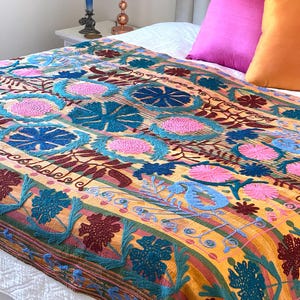 Omkeerbare kantha suzani deken, handgeborduurde sprei, boho suzani deken, Indiase bloemen plaid, boho decor, handgemaakte Oezbeekse suzani