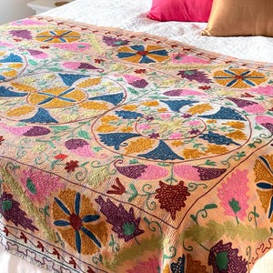 Kantha Suzani deken, handgeborduurde sprei, Boho Kantha Suzani deken, Indiase bloemendeken, boho decor, handgemaakt Oezbeekse Suzani