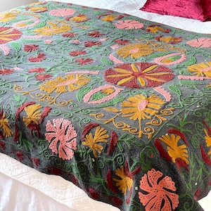 Kantha Suzani deken, handgeborduurde sprei, Boho Kantha Suzani deken, Indiase bloemendeken, boho decor, handgemaakt Oezbeekse Suzani