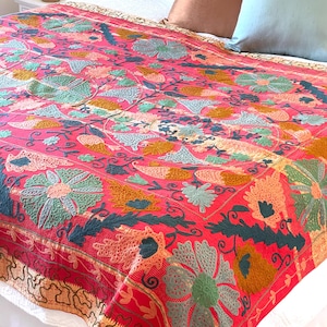 Omkeerbare kantha suzani deken, handgeborduurde sprei, boho suzani deken, Indiase bloemen plaid, boho decor, handgemaakte Oezbeekse suzani
