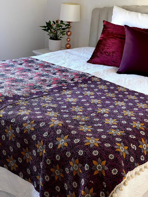 Coperta Kantha vintage, trapunta Kantha con pompon, copriletto