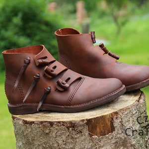 Viking HEDEBY shoes with leather buttons