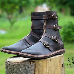 Medieval shoes with folded cuff, round tip